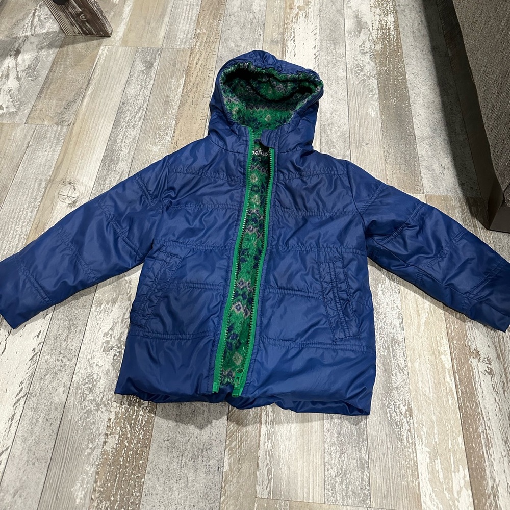Unisex kids jacket, size 3. In excellent condition.One kid brand. Fleece lining.
